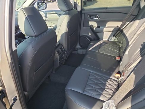 New 2026 Nissan Rogue Platinum image 17