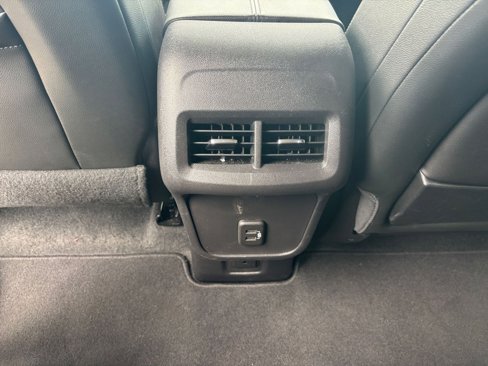 Used 2024 GMC Terrain SLT image 24
