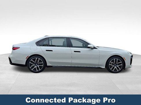 Used 2025 BMW 740i xDrive image 9