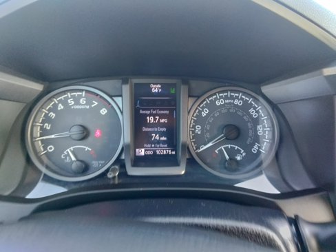 Used 2018 Toyota Tacoma TRD Sport image 18