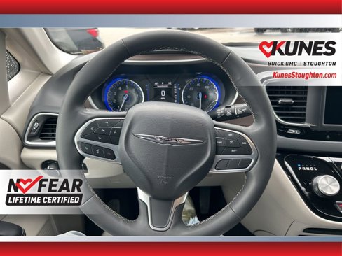 Used 2023 Chrysler Voyager LX image 23