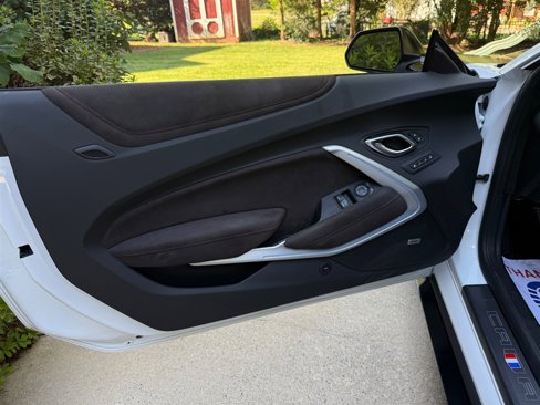 Used 2018 Chevrolet Camaro ZL1 image 48