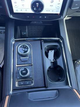 Used 2024 Ford Expedition Platinum image 17