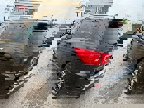 Used 2020 Nissan Pathfinder SL image 4