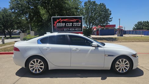 Used 2019 Jaguar XE image 7