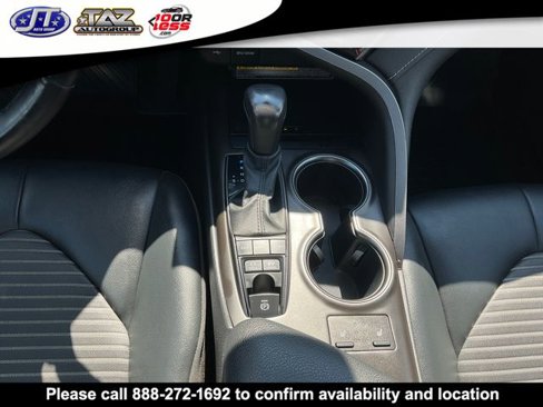Used 2021 Toyota Camry SE w/ Cold Weather Package image 18