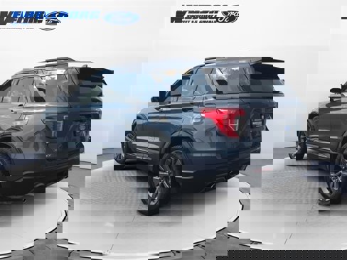 Certified 2021 Ford Explorer XLT w/ Equipment Group 202A image 3
