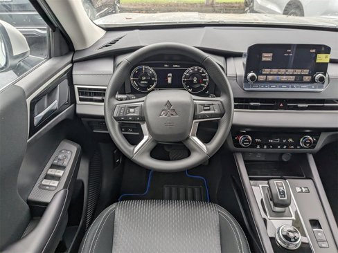 New 2025 Mitsubishi Outlander ES image 15