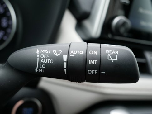 Used 2021 Toyota RAV4 XLE Premium image 34
