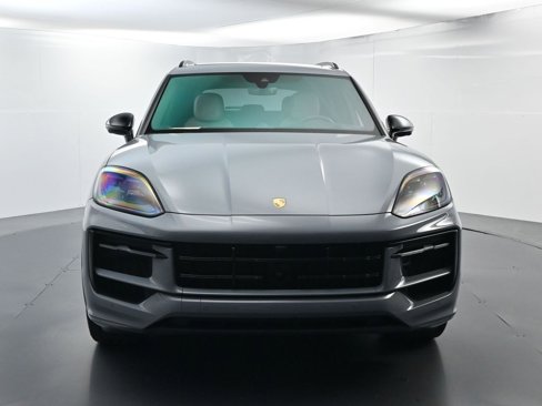 Certified 2025 Porsche Cayenne GTS image 17