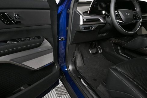New 2026 Cadillac Vistiq Sport image 7