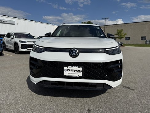 New 2025 Volkswagen Tiguan SE R-Line image 2