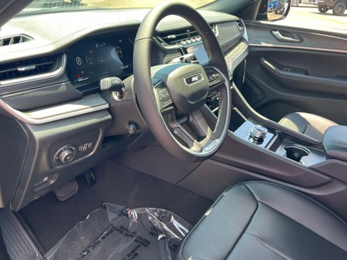 New 2025 Jeep Grand Cherokee Limited image 11