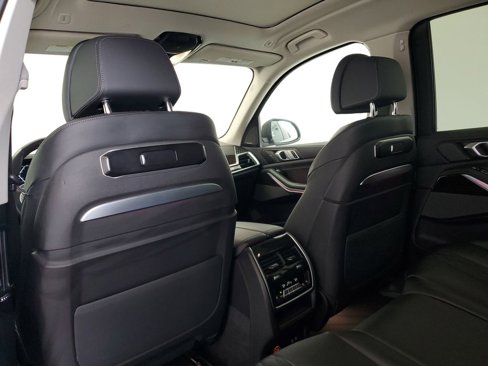Used 2025 BMW X7 xDrive40i image 16