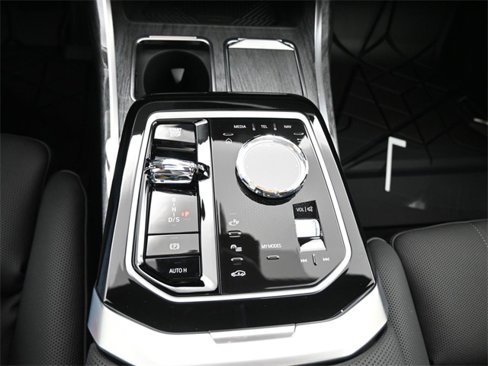 New 2025 BMW 740i xDrive w/ Executive Package image 3