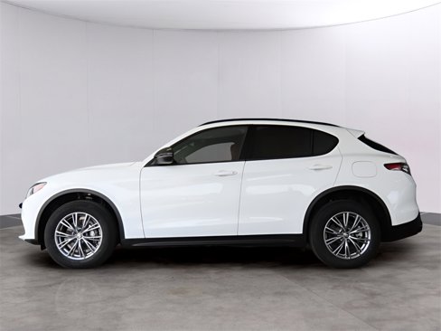 New 2024 Alfa Romeo Stelvio Sprint image 4