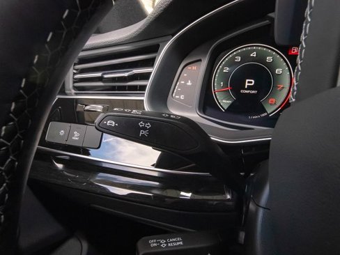 Certified 2025 Audi Q8 Premium image 12