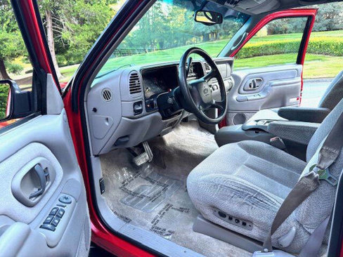 Used 1999 Chevrolet Suburban 4WD w/ Preferred Equipment Group 2 image 20