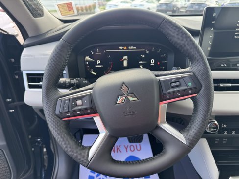 New 2025 Mitsubishi Outlander SE image 18