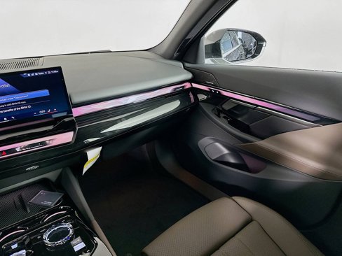 New 2026 BMW 540i xDrive w/ Executive Package image 31