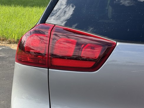 Used 2022 Kia Niro LXS image 11