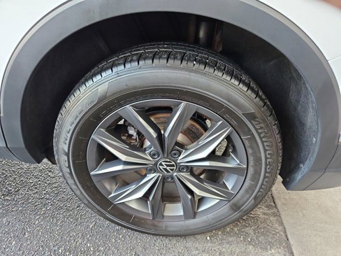 Used 2024 Volkswagen Tiguan SE image 33