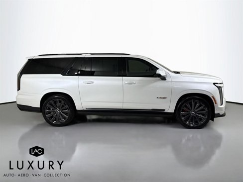 Used 2025 Cadillac Escalade ESV V image 3