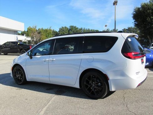 New 2026 Chrysler Pacifica Limited w/ S Appearance Package image 4