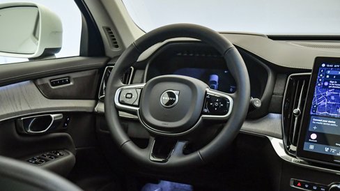 New 2025 Volvo XC90 T8 Plus w/ Protection Package Premier image 13