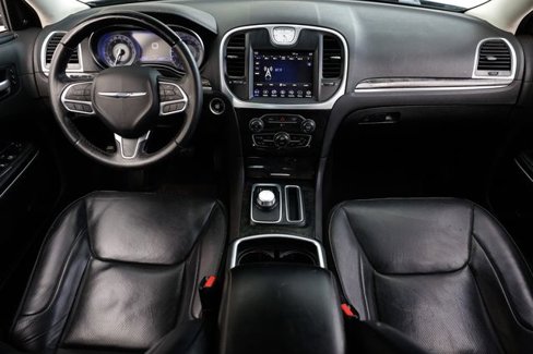 Used 2019 Chrysler 300 Limited image 2