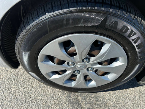 Used 2017 Hyundai Accent SE image 3