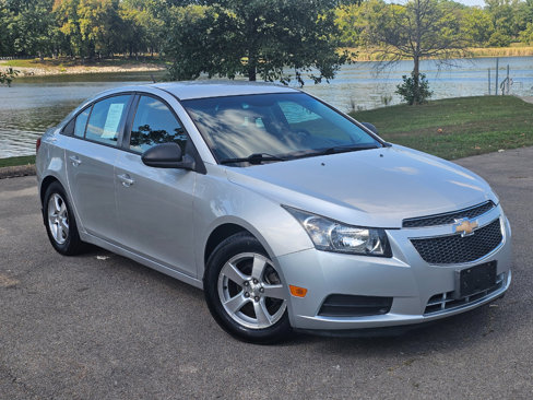 Used 2014 Chevrolet Cruze LS image 2