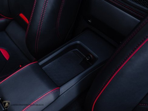 Used 2021 Lamborghini Huracan EVO image 36