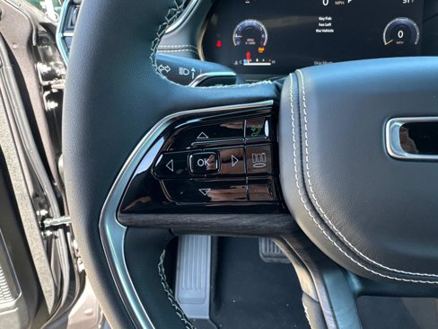 New 2025 Jeep Grand Cherokee Overland w/ Luxury Tech Group IV image 29