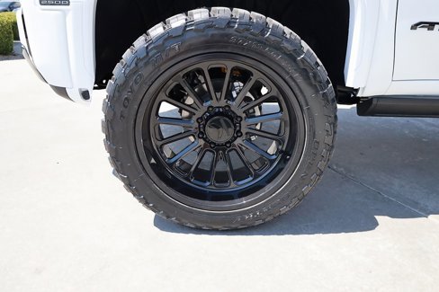 Used 2025 GMC Sierra 2500 AT4X image 10