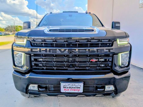 Used 2021 Chevrolet Silverado 2500 LT w/ Midnight Edition image 3