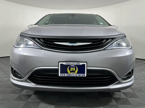 Used 2017 Chrysler Pacifica Premium image 2