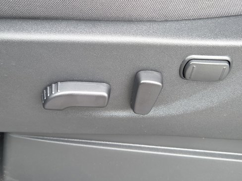 Used 2025 Nissan Frontier SV image 11