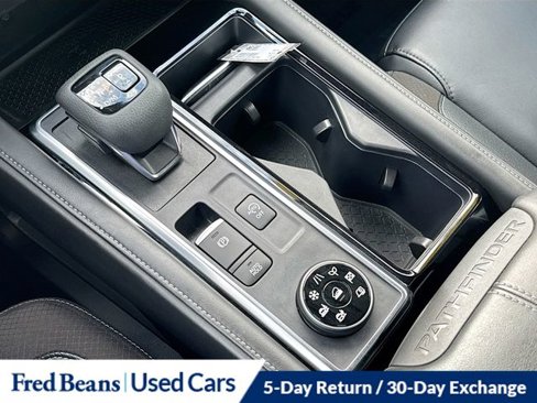 Used 2024 Nissan Pathfinder SL w/ Black Appearance Package image 18