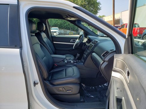 Used 2017 Ford Explorer XLT w/ Equipment Group 202A image 18