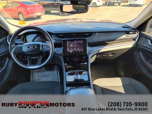 Used 2023 Jeep Grand Cherokee L Laredo image 11