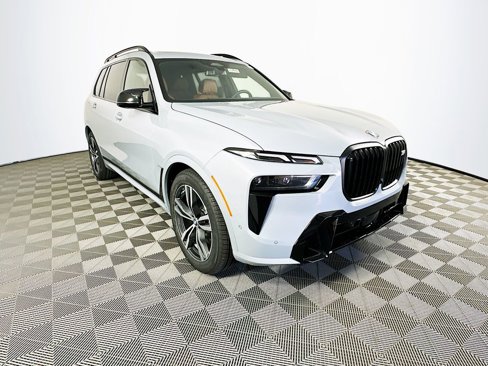 New 2026 BMW X7 M60i w/ Executive Package image 2