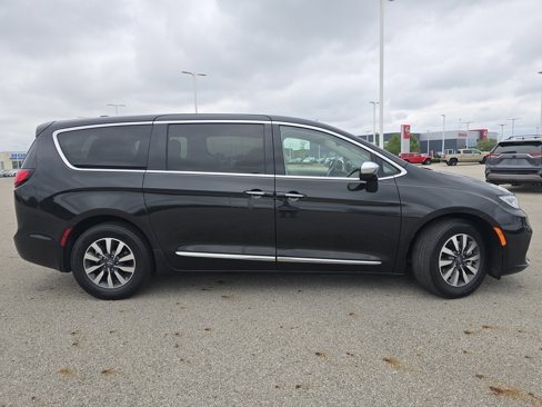 Used 2023 Chrysler Pacifica Limited image 27