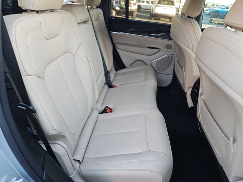 New 2025 Jeep Grand Cherokee Limited 4xe w/ Luxury Tech Group II image 18