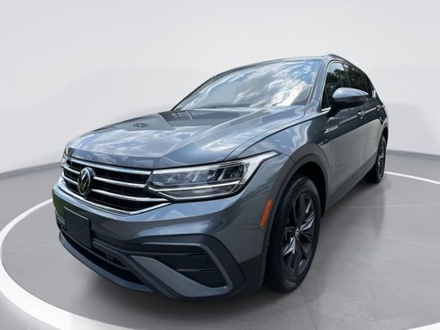 Certified 2022 Volkswagen Tiguan SE image 1
