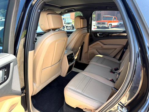 Used 2019 Porsche Cayenne image 24