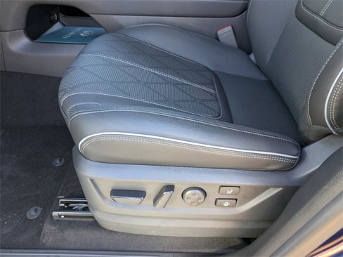 New 2025 INFINITI QX80 Sensory image 23