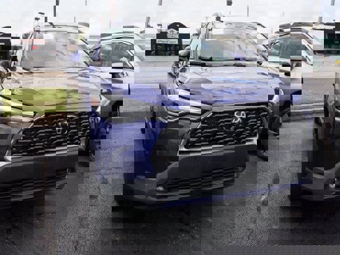 Used 2023 Toyota Corolla Cross XLE image 6