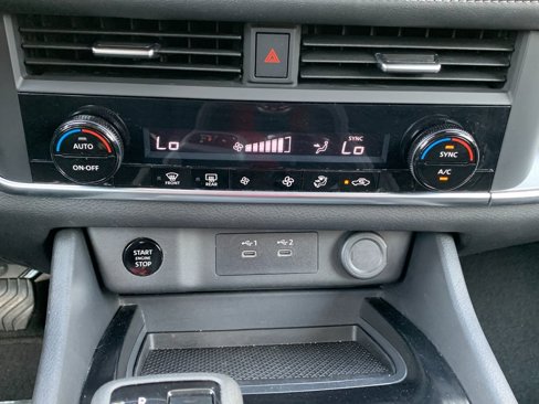 Used 2024 Nissan Rogue SV image 18