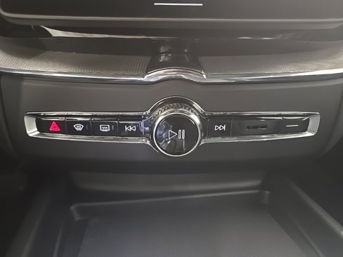 New 2026 Volvo XC60 B5 Ultra w/ Climate Package image 15